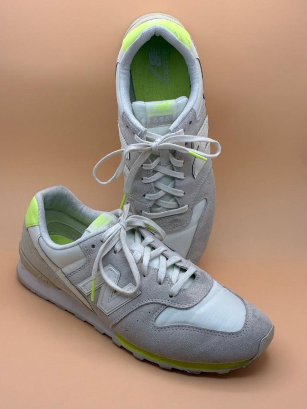 *EUC* New Balance Women’s Off White Low Top Lace-Up Sneakers 696 WL696STS